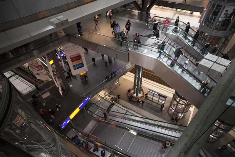 Rolltreppen im Berliner Hauptbahnhof
